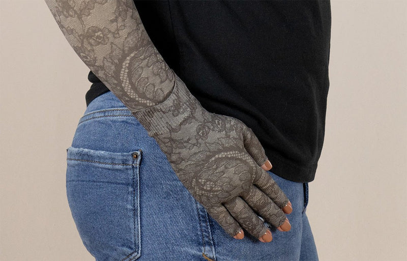 Midnight Lace Gradient Compression Glove