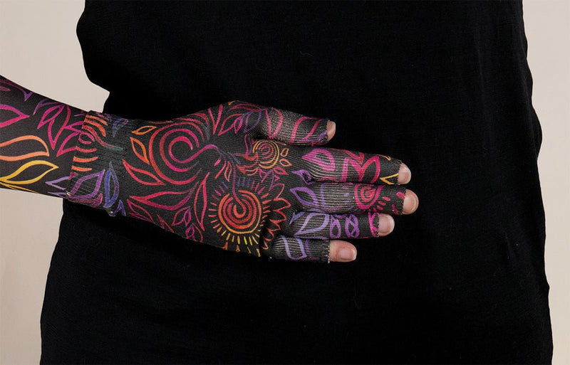 Vibrance Gradient Compression Glove